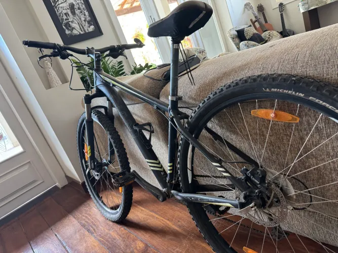 Vende-se mountain bike Giant Revel 0 29er