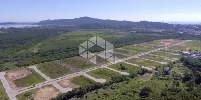 TERRENO EM CONDOMÍNIO A VENDA JUNTO AS PRAIS DO NORTE DA ILHA À VENDA POR R$ 650.000,00.