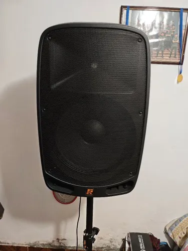 Caixa de som Staner ps1501 mais microfones sem fio