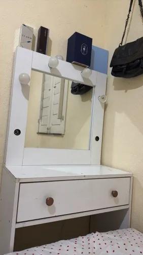 Vendo uma penteadeira