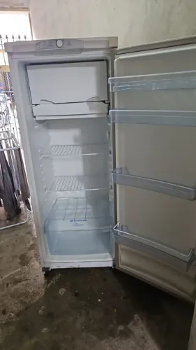Vende-se geladeira tudo funcionando perfeitamente valor 500