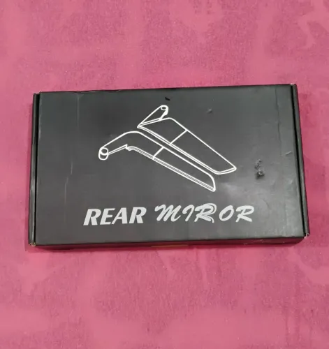 Espelho retrovisor de motocicleta de asa fixa.
