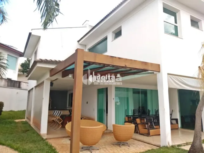 Casa no condomínio Jardins Barcelona disponível para venda em Uberlândia-MG