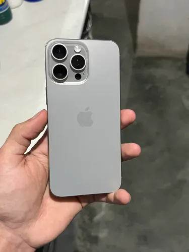 iPhone 15 Pro Max impecável
