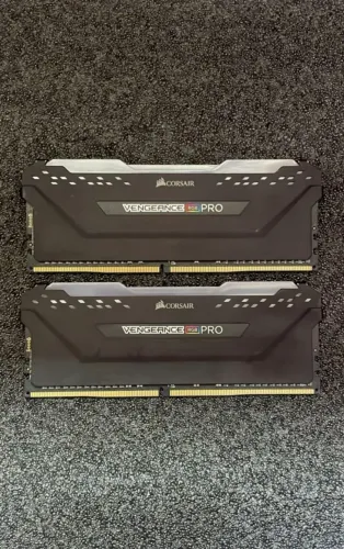 Memória RAM Kit 64GB (2x32GB) Corsair Vengeance RGB PRO DDR4 3200MHz CL16 Excelente Estado