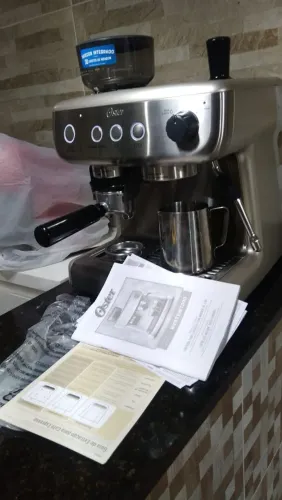 Vende-se cafeteira elétrica semi nova