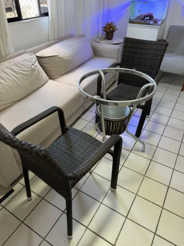 KIT 2 CADEIRAS EM VIME + MESA EM ALUMÍNIO COM BALDE