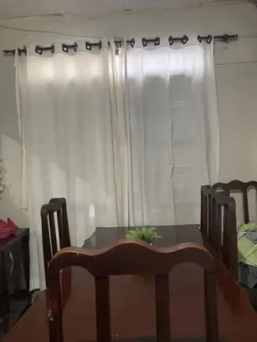 Jogo de mesa de seis lugares com aparador e espelho