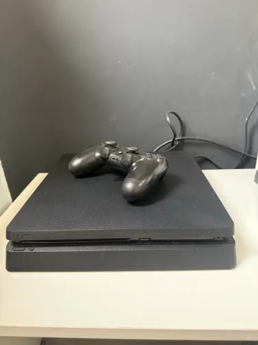 Playstation 4 Slim 1 TB EXCELENTE ((LER LEGENDA))
