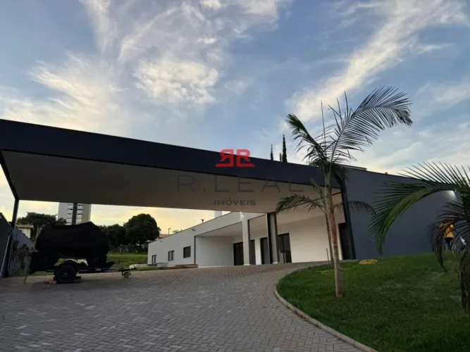 Casa para venda com 400 m² e 3 quartos, sendo 1 suíte no Shangri-Lá, Bauru - SP