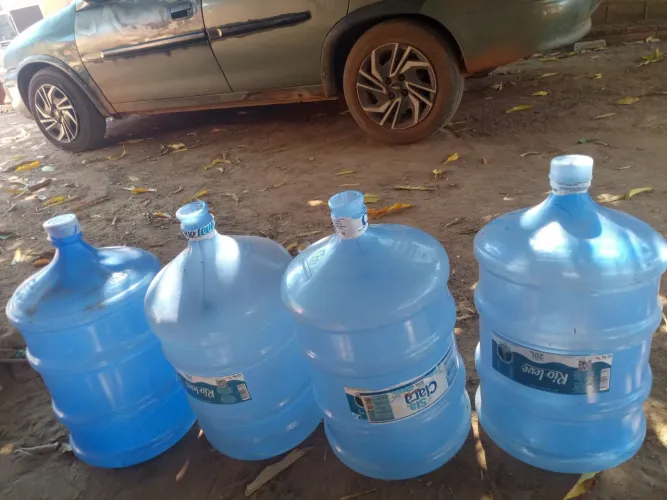 Vendo quatro garrafão de água