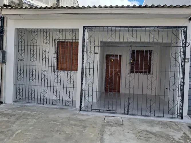 Aluga-se casa com 2 quartos na Pedreira
