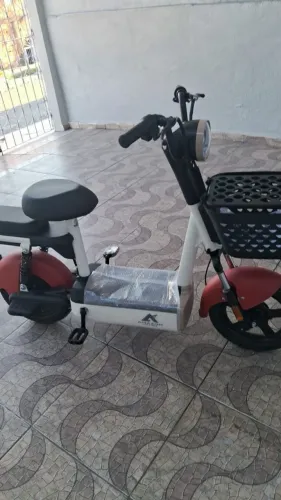 Vendo MOTO ELÉTRICA ( semi nova ) MENOR VALOR É ESSE! N/ ENTREGO, N/ TROCO! C/nota fiscal