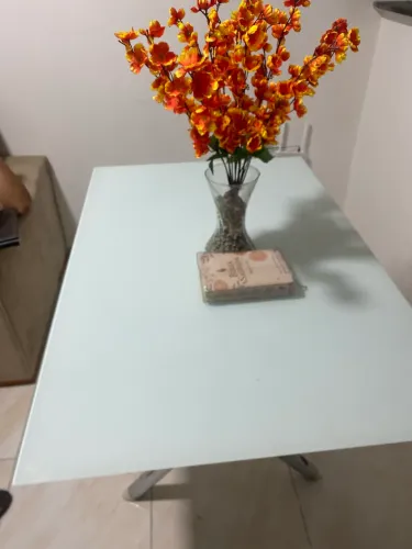 Mesa sem cadeiras