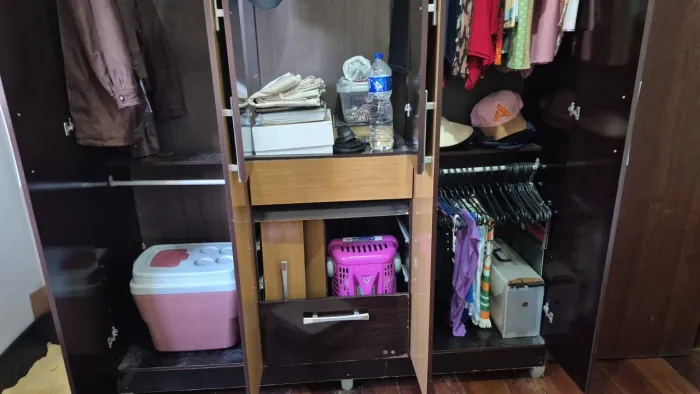 Guarda roupa semi novo