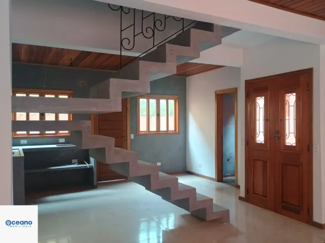 A venda em Boiçucanga - casa nova em pequeno condomínio