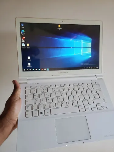 Ultrabook Samsung ATIV Book 9 Lite