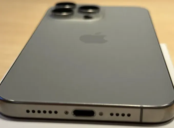 iPhone 15 PRO 256GB - TITÂNIUM - SEM DETALHES