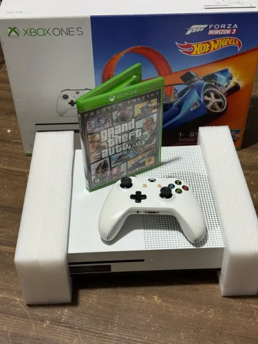 Xbox One S + GTA V Premium