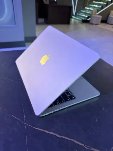Vende-se MacBook Air M5
