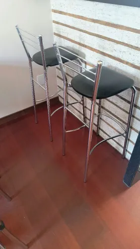2 banquetas elegantes