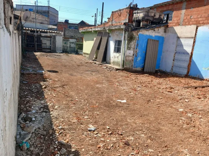 Sao 2 Terreno. Sendo vendido De um lado Terreno lindo de lado casa