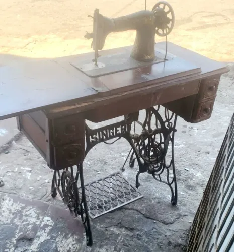 Máquina de costura SINGER original anos 70