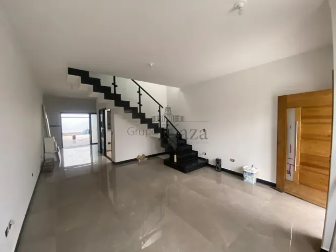 Casa Sobrado - Parque Industrial - 3 Suítes - 150m².