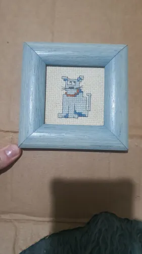 Quadro infantil azul bordado ponto cruz antigo 13cm