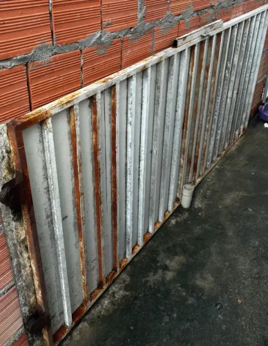 Vende-se Portão de 2,10 x 90