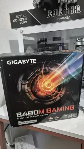 B450m Gaming GIGABYTE usada, praticamente nova!