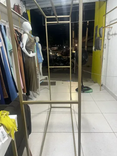 Arara para loja de roupas