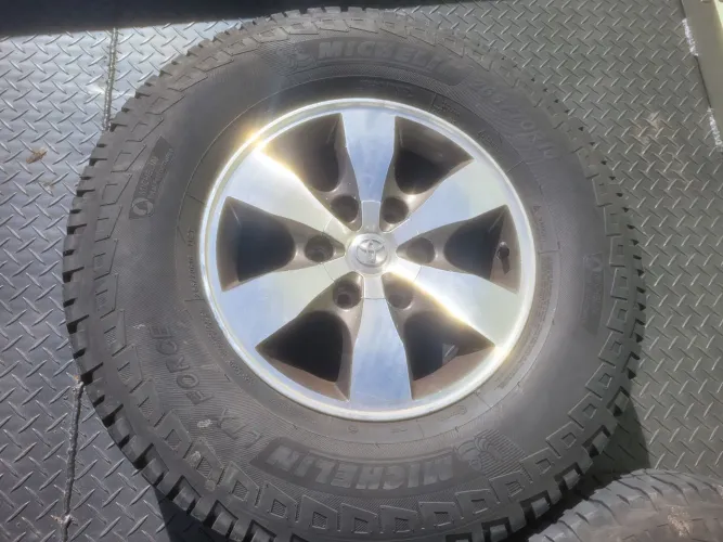 Rodas aro 16 diamantadas com pneus novos