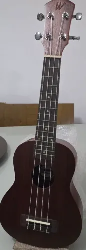 Vendo Ukulelê winner Soprano 21" Sapele Laminado cor Marrom, acompanha capa