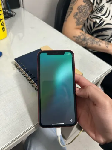 iPhone XR vermelho