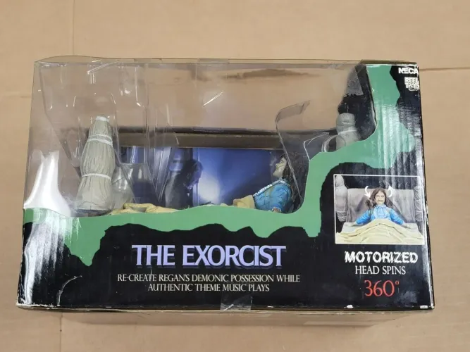REGAN EXORCISTA NECA BOX SET DELUXE FIGURE