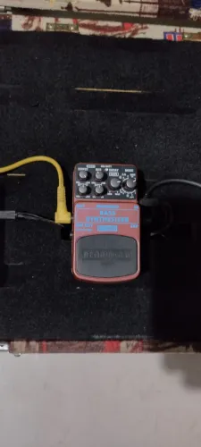 Pedal  Bass Synthesizer BSY600 Behringer 