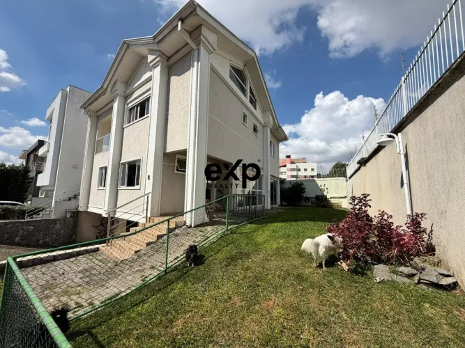 Triplex no Portão Curitiba em Condomínio Fechado com 280m², 3 Quartos, Suíte, Ático e 4 Va