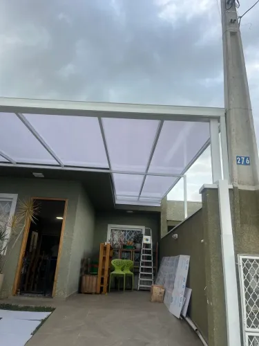 Policarbonato e vidro