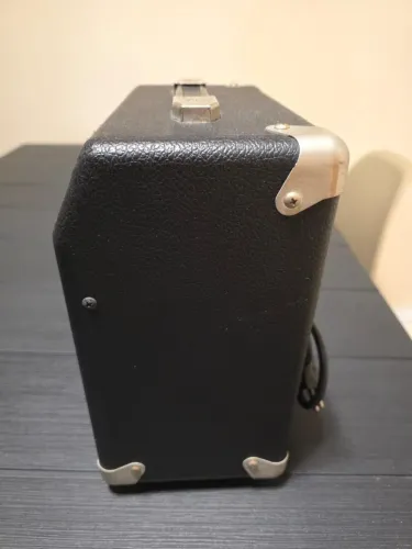 AMPLIFICADOR SQUIER FRONTMAN 10G 
