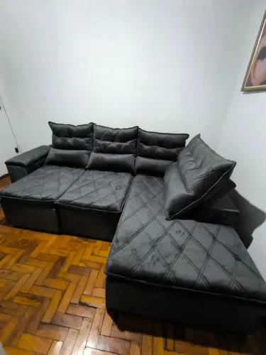 Sofá Portugal molas bonnel com chaise e costura reforçada rodízio de silicone tecido velu