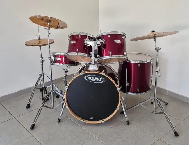 Bateria Acústica Mapex com Pratos 