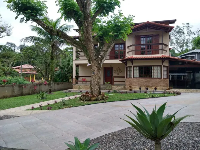 Casa de condomínio para venda possui 900 metros quadrados com 3 quartos