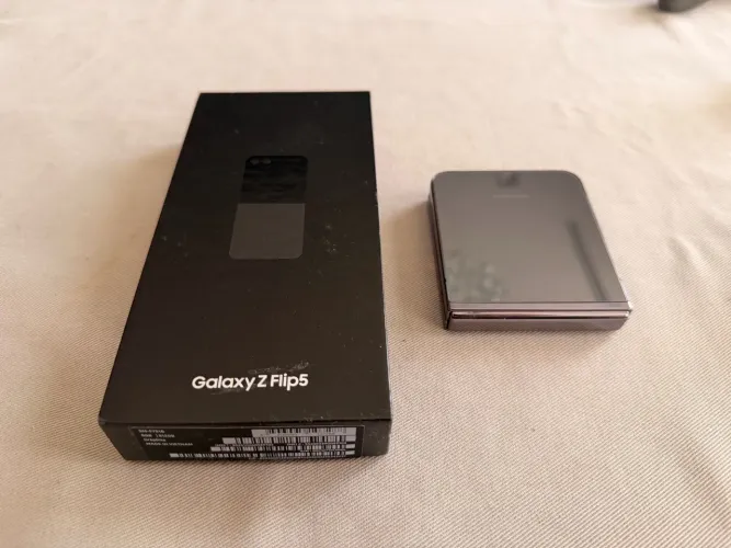 Galaxy Z Flip 5 - Impecável