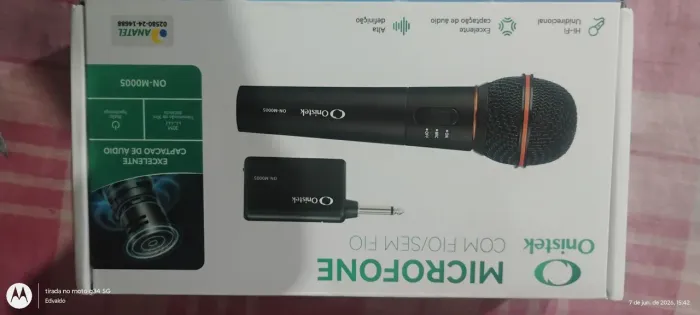 Microfone funciona com fio e sem fio