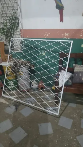 3 Grades de Ferro para Janela Pintadas de Branco - Tamanhos Variados