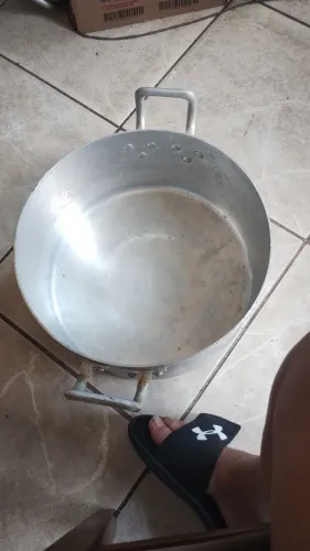 3 panelas de alumínio - 120 reais o kit. 