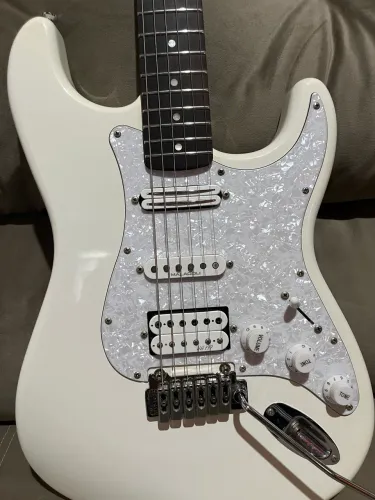 Guitarra Stratocaster Squier
