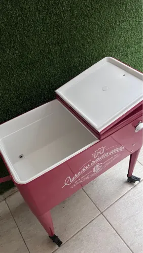 Cooler retro Imaginarium em metal com rodinhas 