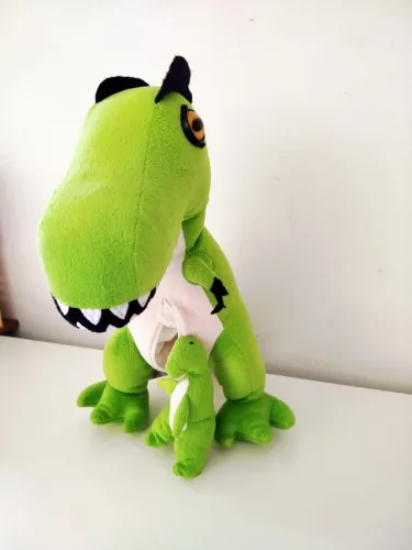 Pelúcia de Tiranossauro Rex CAS, que inclui um filhote menor